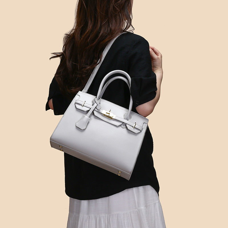 Women's Versatile Fashion Retro Large Capacity Bags