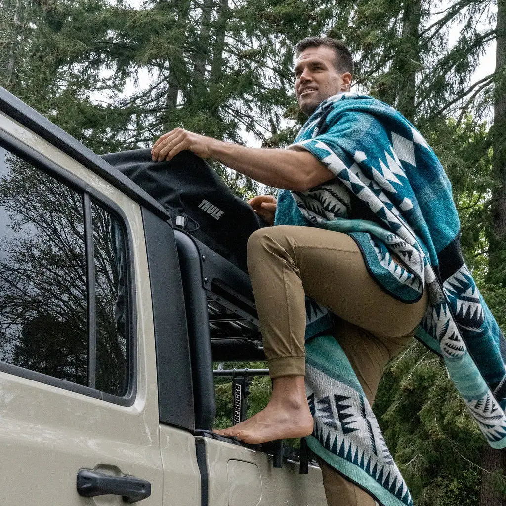 Wylde Brigade - Manta Aztec Reversible Blanket Throw