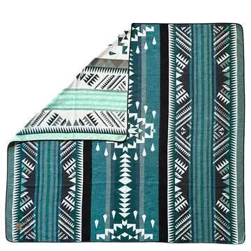 Wylde Brigade - Manta Aztec Reversible Blanket Throw